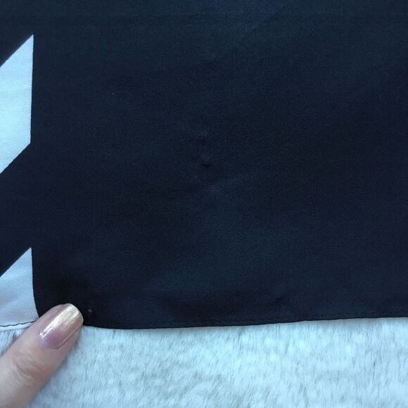 Kate Spade 100% Silk Square Scarf 34 x 34 No Peeking Bow Gift Print – Bl… - Picture 10 of 12